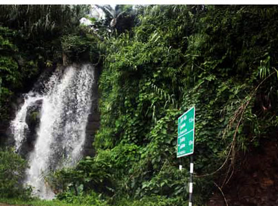 Oasis. Una delle tante cascate a sud di Ella. 