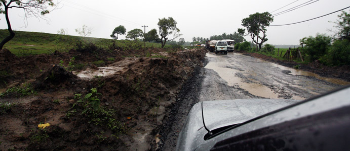 Da Ella a Tissa, strade nel sud di Sry Lanka devastate dalle piogge del 2011, ma comunque in cattive condizioni.