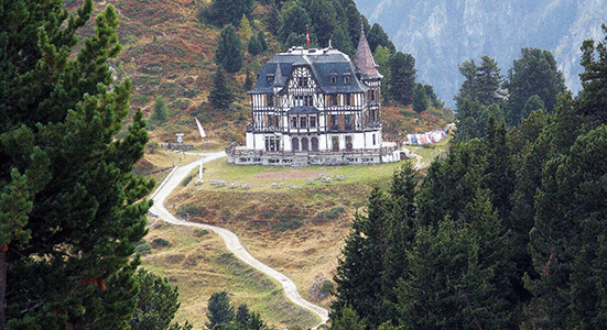 Riederalp. Villa Cassel, oggi museo e albergo con meravigliosi gli interni Liberty.