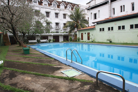 Piscina del Queen's Hotel.