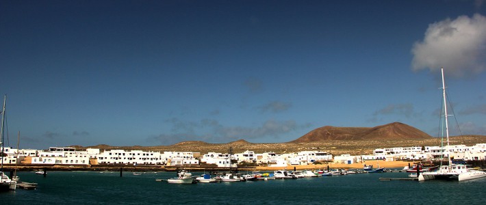 La Graciosa, caleta de Sebo dal mare.