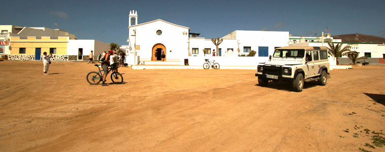 Isola La Graciosa, località Caleta de Sebo. Chiesa.
