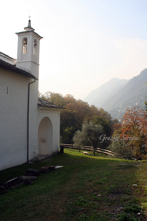 Lago di Como, Isola Comacina; chiesa di San Giovanni.
