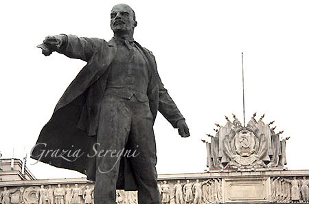 San Pietroburgo firmata casa dei soviet monumento a lenin primo piano