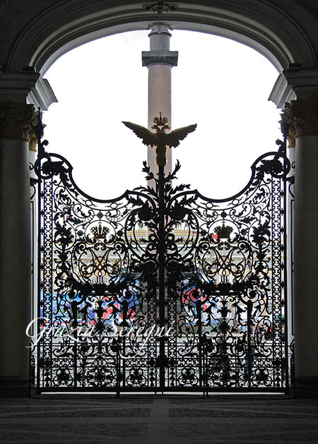 a S Pietroburgo cancello dell'Ermitage