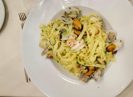 Nizza Traghetto 450 cibo spaghetti frutti di mare
