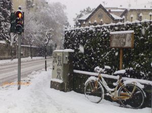 bici Como città neve semaforo vari
